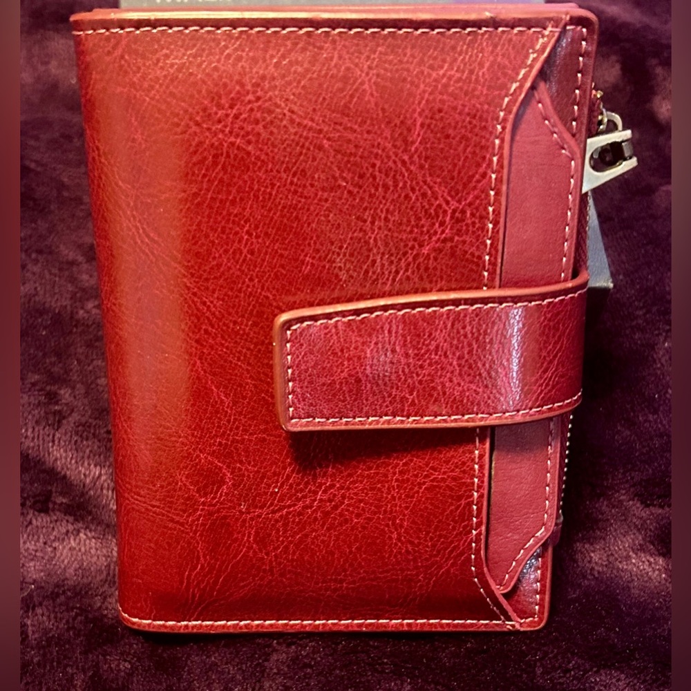 Women's Small Leather RFID Bifold Wallet